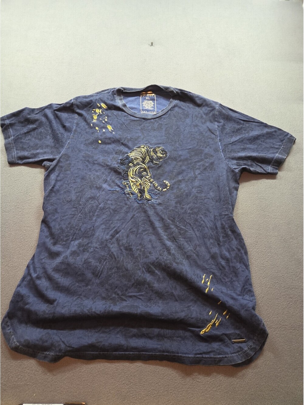 men's vintage Sean John dark blue/navy crewneck t-shirt in size XL